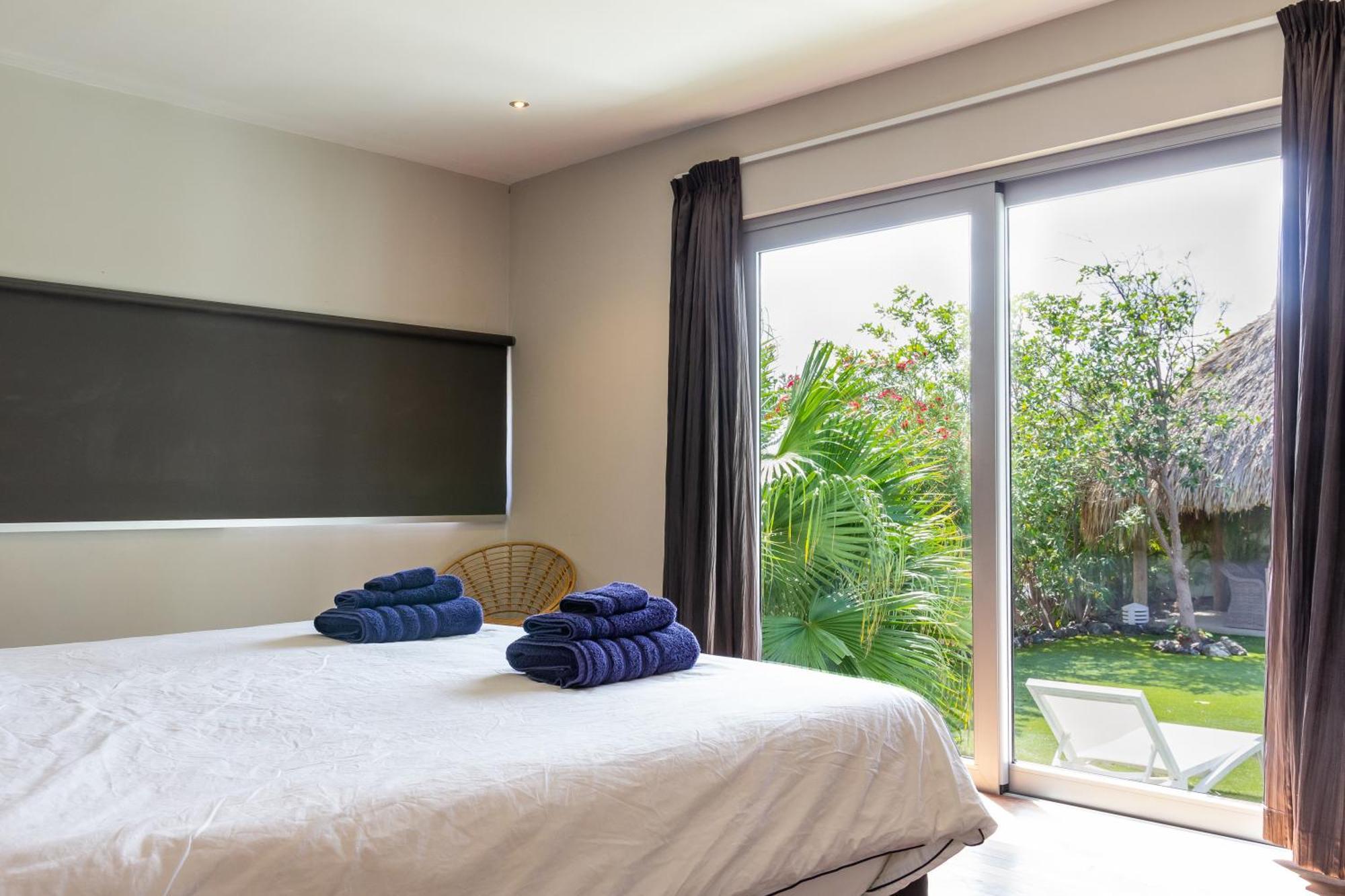 Stylish 4 Bedroom Modern Villa Design, Walking Distance From The Beach Ян-Тил Экстерьер фото
