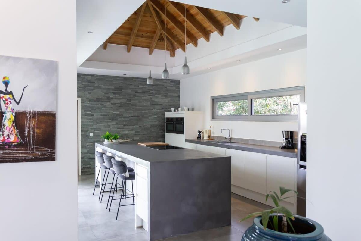 Stylish 4 Bedroom Modern Villa Design, Walking Distance From The Beach Ян-Тил Экстерьер фото